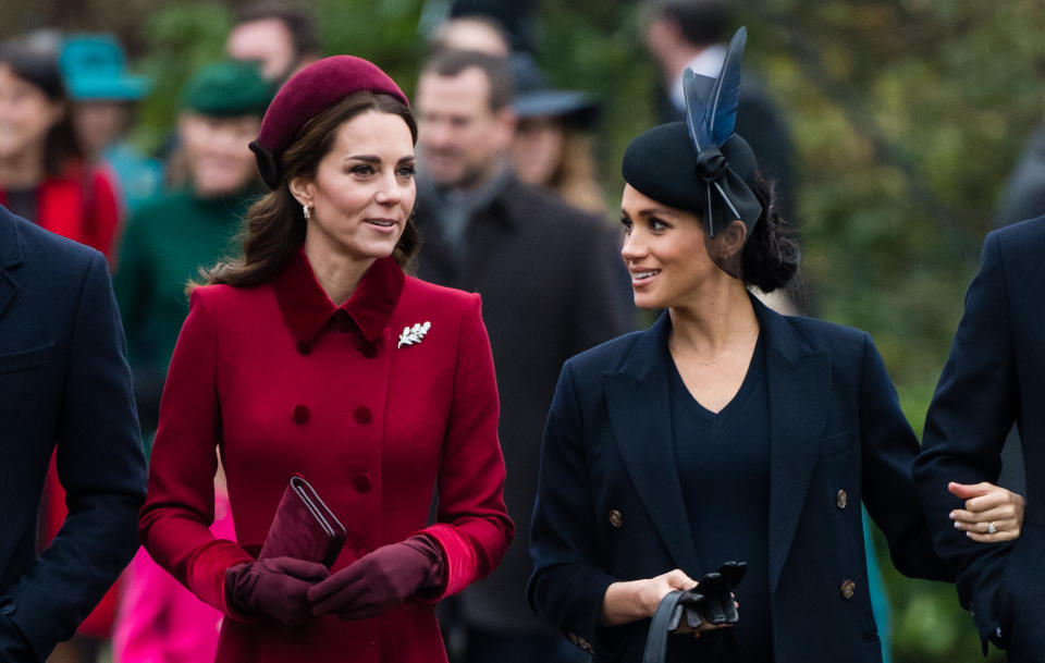 Wer kommt eigentlich für die Luxus-Garderobe von Kate und Meghan auf? (Bild: Getty Images)