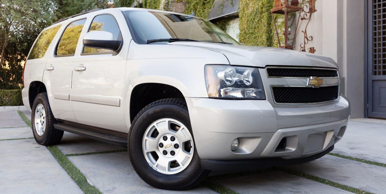 silver chevy tahoe
