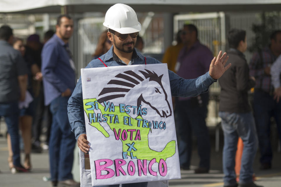 <p>FOTO l Cuartoscuro.- Jaime Rodríguez Calderón “el bronco” en el inició de campaña presidencial desde el Domo Care dentro de la Expo Guadalupe. </p>