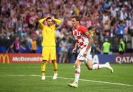 <p>France and Tottenham keeper Hugo Lloris hands Mario Mandzukic a goal after committing a howler, as Croatia get back into the World Cup final at 4-2. (Photo by Laurence Griffiths/Getty Images) </p>