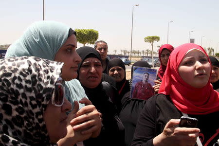 Family members of the soccer fans who died during soccer stadium violence in 2012 react outside a court in Cairo, April 19, 2015. REUTERS/Al Youm Al Saabi