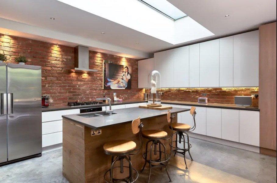 Incredible two bed property to rent in Shoreditch for £260 per night (Airbnb)