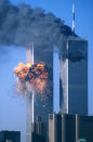 La torre sur del World Trade Center arde en llamas tras ser golpeada por un avión comercial que había sido secuestrado. La norte se quema tras haber recibido un ataque previo. <br><br>Foto: REUTERS/Sean Adair