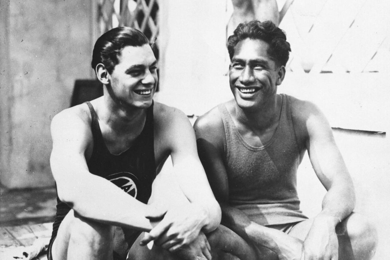 Johnny Weissmuller, à gauche, et Duke Kahanamoku aux JO de Paris 1924  - Credit:AP/SIPA