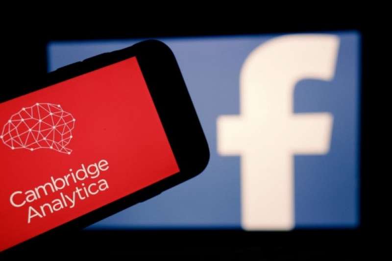 劍橋分析公司去年濫用8,700萬用戶資料後倒閉，害Facebook遭開罰50萬英鎊。（圖／取自shutterstock，數位時代提供）