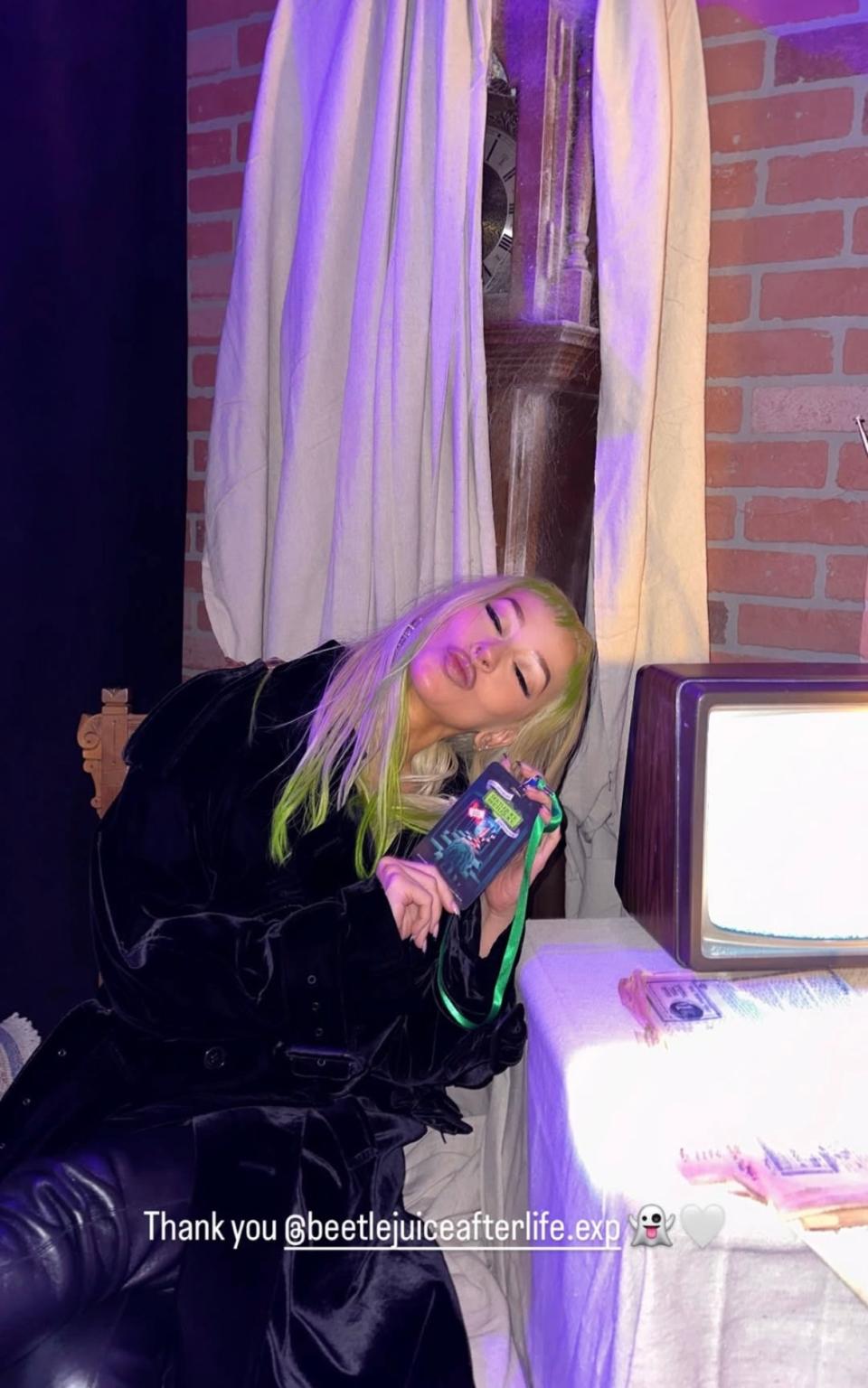 <h1 class="title">christina aguilera green hair</h1><cite class="credit">Instagram/Christina Aguilera</cite>