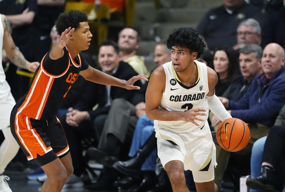 Colorado guard Julian Hammond III, right, looks to pass the ball as Oregon State guard Josiah Lake II, left, defends in the first half of an NCAA college basketball game Saturday, Jan. 20, 2024, in Boulder, Colo. (AP Photo/David Zalubowski)