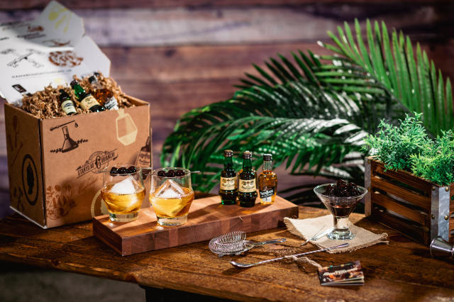 UNCLE NEAREST 1884 SMALL BATCH WHISKEY OLD FASHIONED COCKTAIL KIT