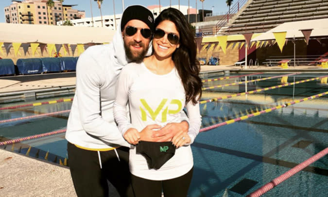 Michael Phelps y su prometida, Nicole Johnson anuncian su próxima paternidad. Foto: Facebook 