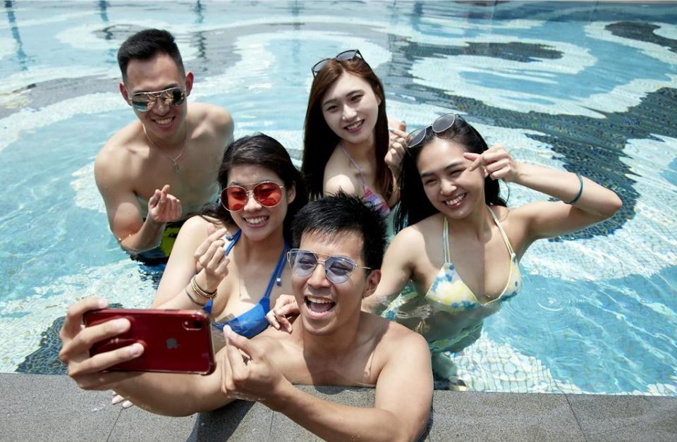 台北艾麗 希爾頓格芮精選酒店推出「夏日池畔派對」，並聲稱要「嗨翻信義區」。 圖／台北艾麗酒店提供