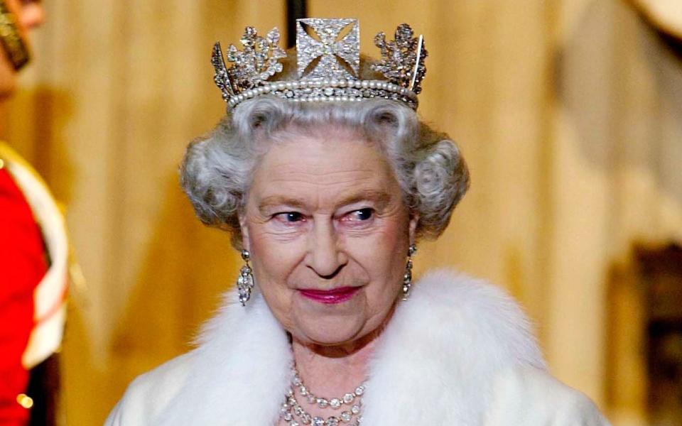 Queen diamond diadem - Tim Graham/Corbis Historical