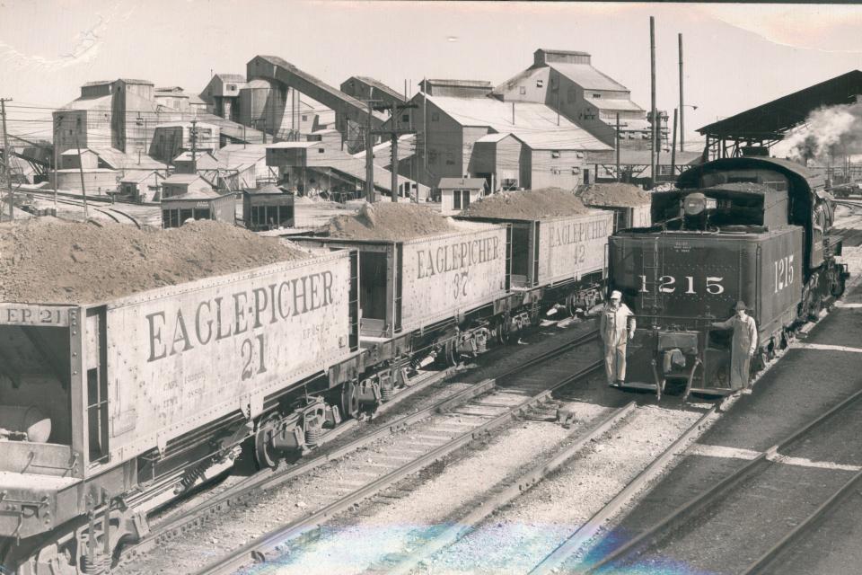 Lead and zinc or are still produced in quantity in northeastern Oklahoma. Here is a yard at the Eagle-Picher Mining and Smelting Co. Central Mill in the center of Picher. (Original photo has no photographer credit, incomplete negative date of "10/12" and was published 2/15/1948 and 10-23-1949, both in The Daily Oklahoman) ORG XMIT: KOD