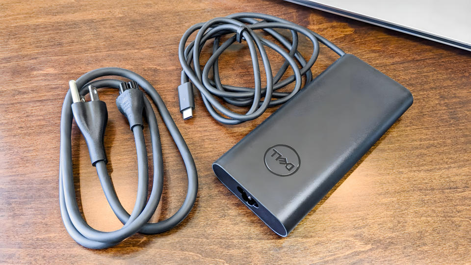 Dell XPS 17 (9730) cables.