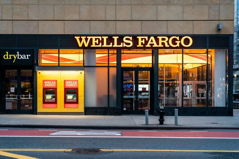 "Wells Fargo in cerca di libertà: inviata revisione alla Federal Reserve per superare limiti patrimoniali"