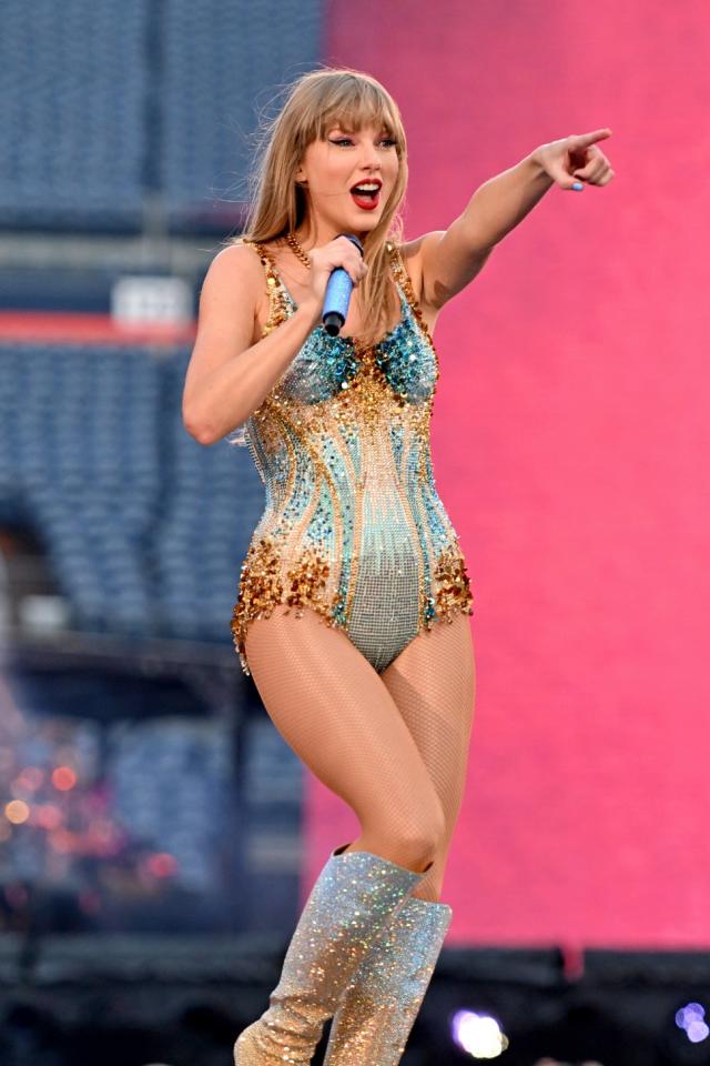 Was Travis Kelce's Outfit A Tribute to Taylor Swift's '1989'?