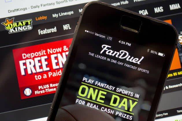 FanDuel, DraftKings Won't Stop Office Super Bowl Betting Pools - Bloomberg