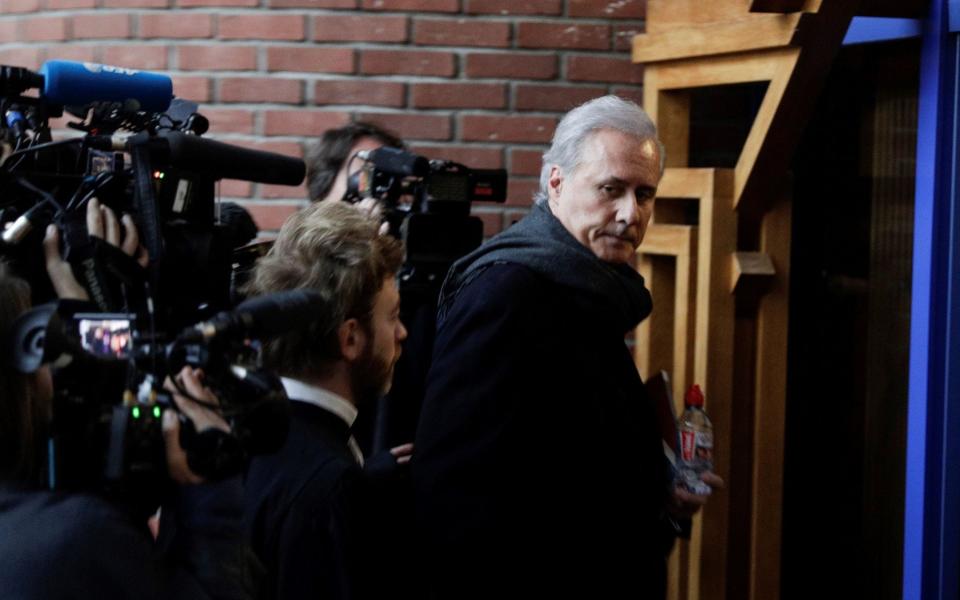 Georges Tron (R) leaves the courthouse of Bobigny, northeastern suburbs of Paris - GEOFFROY VAN DER HASSELT /AFP