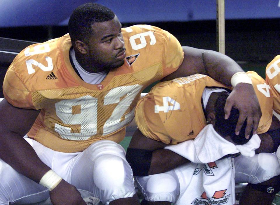 Albert Haynesworth (92) and Donte' Stallworth (4) agonize over Tennessee's 31-20 loss to LSU in the SEC Championship game in Atlanta Dec. 8, 2001.