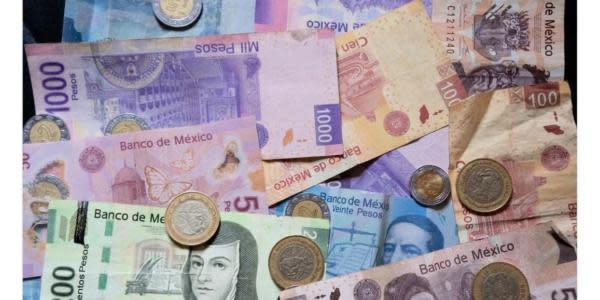 Peso mexicano cae ante amenaza de nueva variante de Covid-19