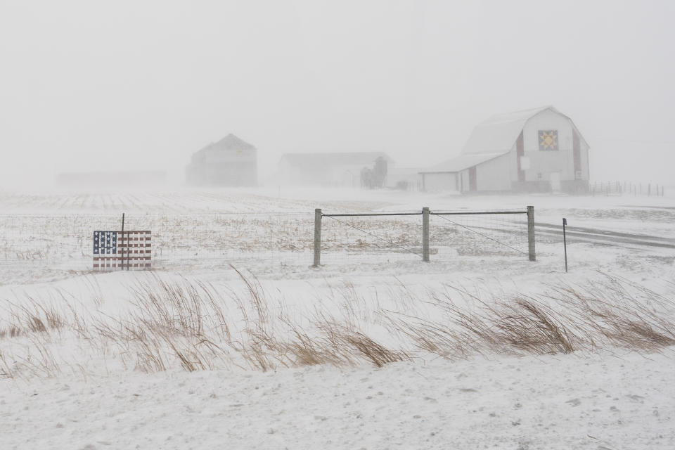 Vista de una granja durante una tormenta de nieve cerca de Galva, Iowa, el 13 de enero de 2024. (Foto AP/Carolyn Kaster)