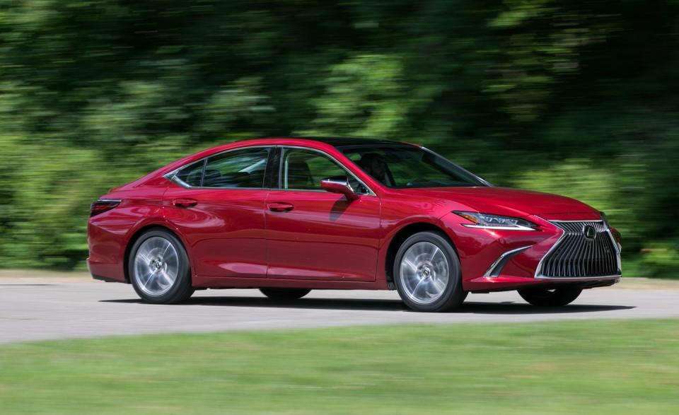 View Photos of the 2019 Lexus ES350