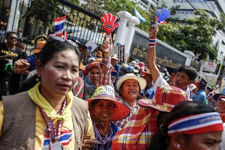 Farmers take part in a rally demanding the Yingluck administration resolve delays in payment, at the office of the auditor general in Bangkok March 3, 2014. REUTERS/Athit Perawongmetha