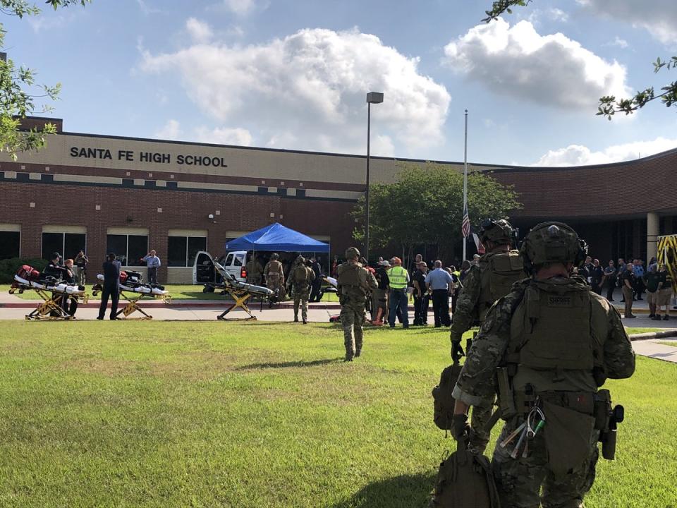 <p>Harris County police assist at the scene after a multiple-casualty shooting at Santa Fe High School in Santa Fe, Texas, May 18, 2018. (Photo: HCSOTexas via Twitter) </p>