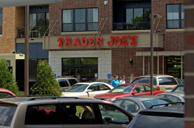 Why are Trader Joe's parking lots so small? Company responds to criticism -  ABC7 Los Angeles