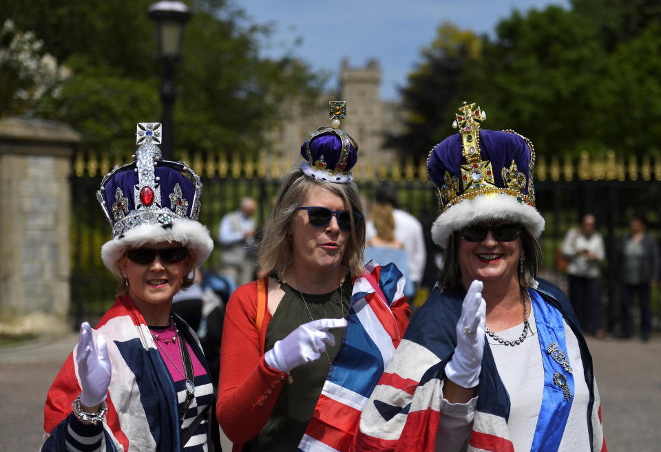 <p>Se cree que este sábado tendrán lugar unas 8.000 celebraciones en todo el Reino Unido para festejar la unión del príncipe Harry y Meghan Markle. Para ellas, se necesitarán 530.000 metros de tela para confeccionar las banderas. (Foto: Clodagh Kilcoyne / Reuters). </p>