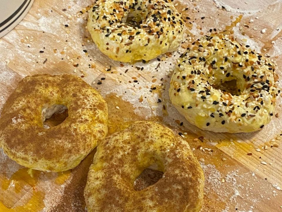 two bagels topped with cinnamon sugar and two bagels topped with everything seasoning