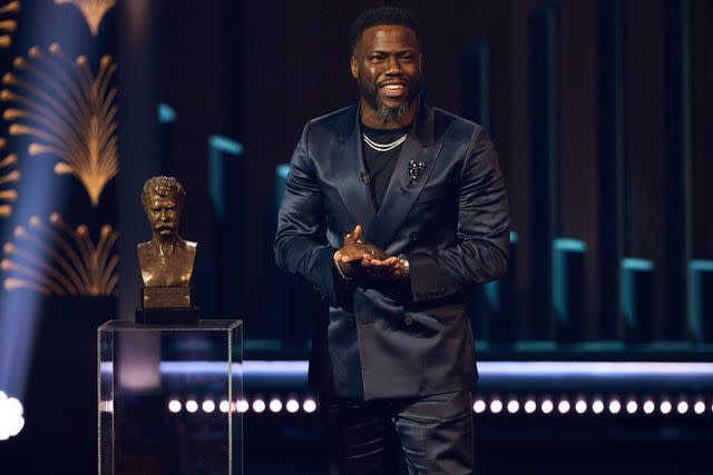 <p>Scott Suchman</p> Kevin Hart accepting the Mark Twain Prize