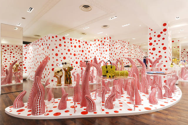 Yayoi Kusama, Louis Vuitton at Ala Moana Center, Swelleganza