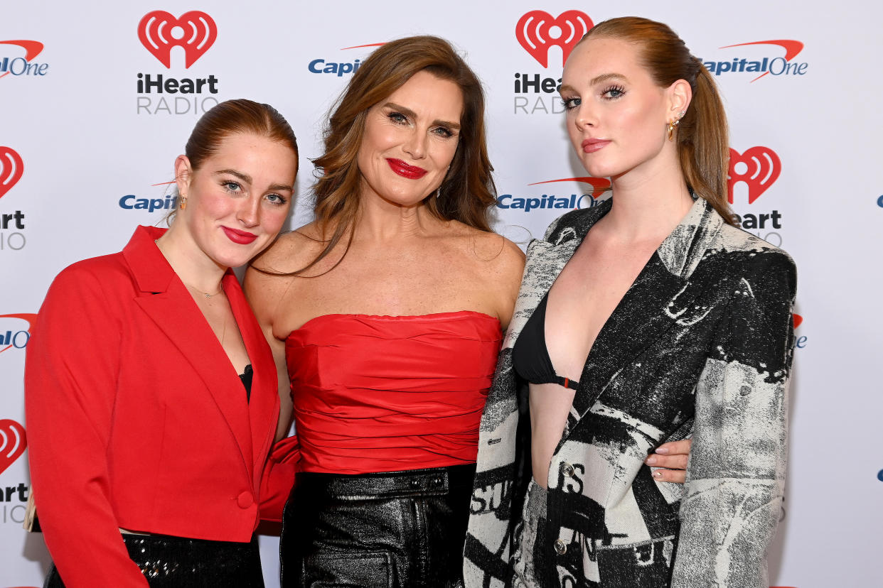 Rowan and Grier joined their mom on the red carpet at iHeartRadio Z100’s Jingle Ball 2022 in New York. (Photo: Getty Images)