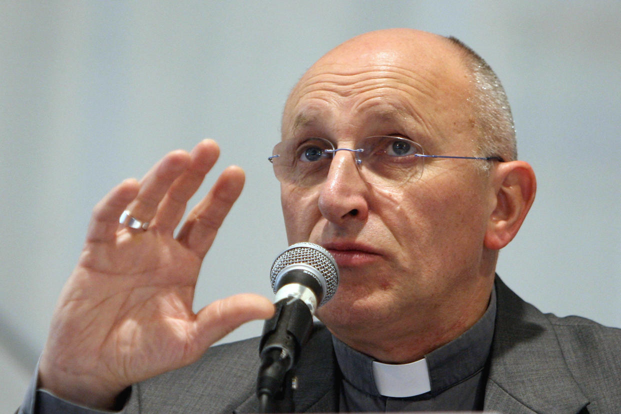 Monseigneur Dominique Rey, évêque connu pour son conservatisme et pour être un soutien de Marion Marechal, va « sensibiliser » les prof des écoles catholiques à la laïcité.  (Photo de Mrg Dominique Rey prise en 2006)