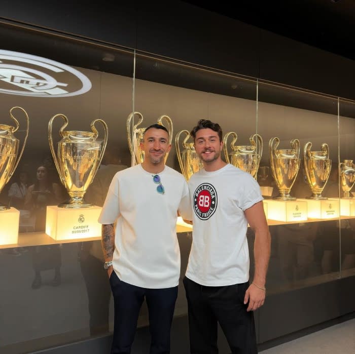 Onur Seyit Yaran, de Hermanos, visitó la sala de trofeos del Real Madrid