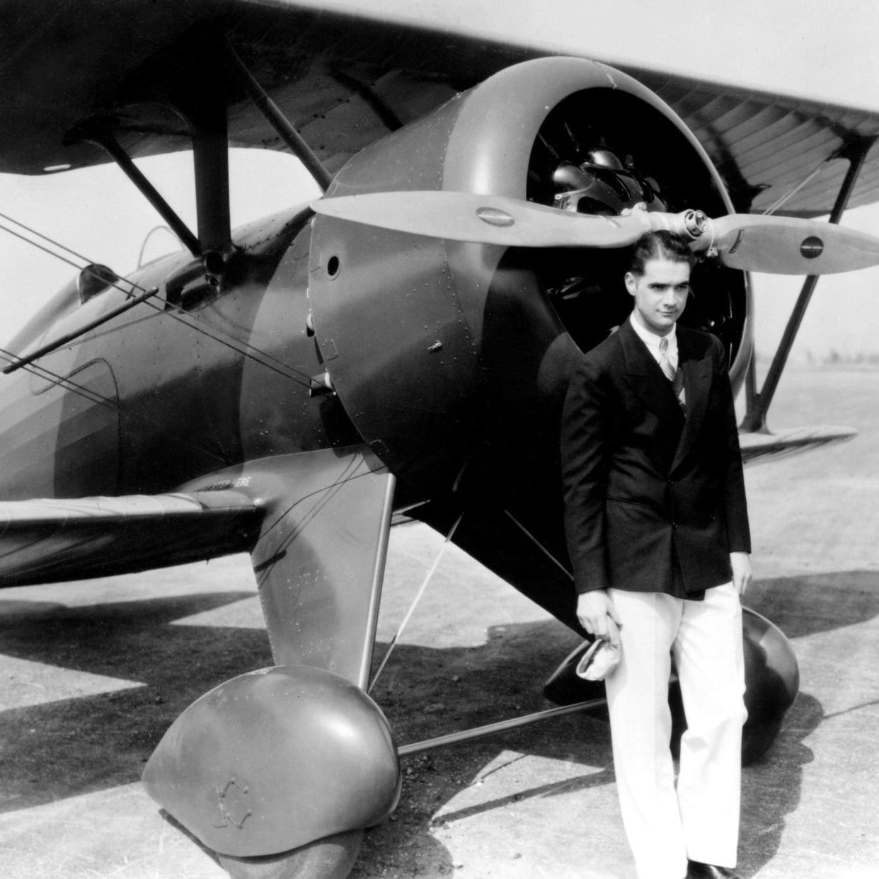 Howard Hughes was a fan of white trousers  - Credit: Everett Collection Inc / Alamy Stock Photo