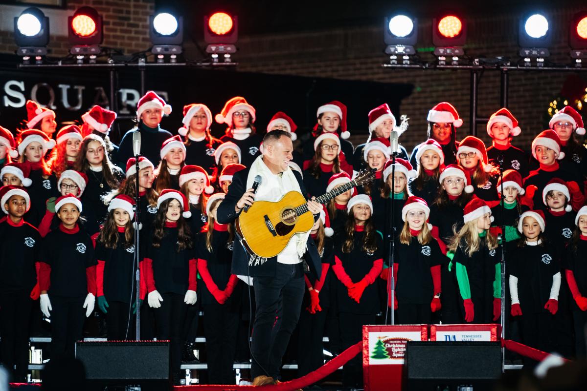 Holiday shows in Nashville Vince Gill & Amy Grant, Darryl Worley