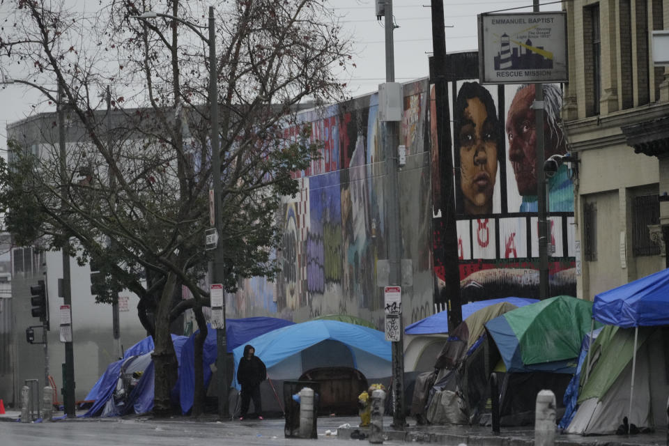 Newsom issues executive order for removal of homeless encampments in