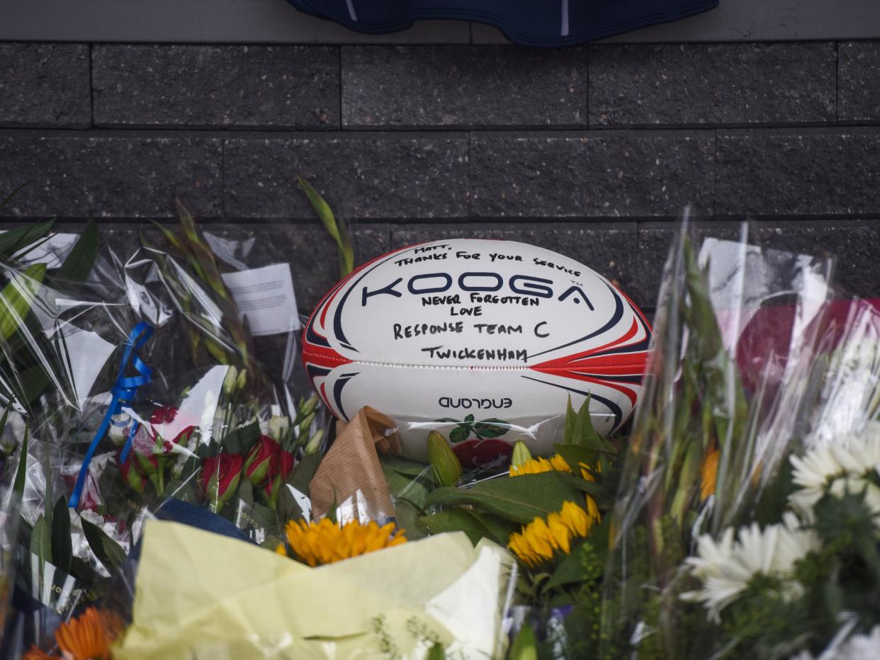 Tributes to sergeant Matiu Ratana are seen outside Croydon Custody Centre on Sunday (Getty Images)