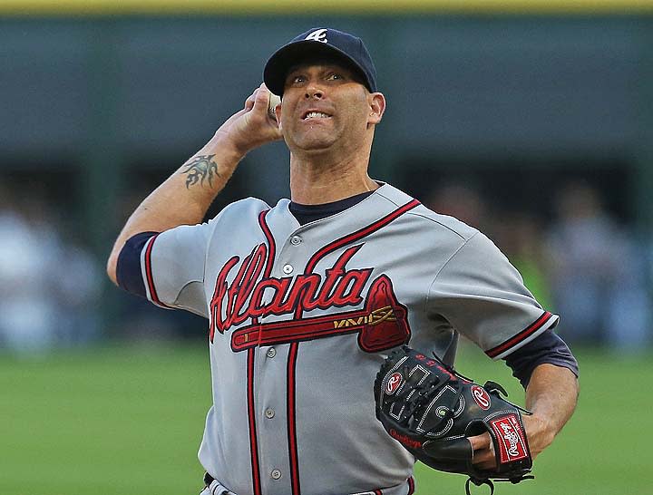 Braves' Tim Hudson Breaks Ankle (Video) 