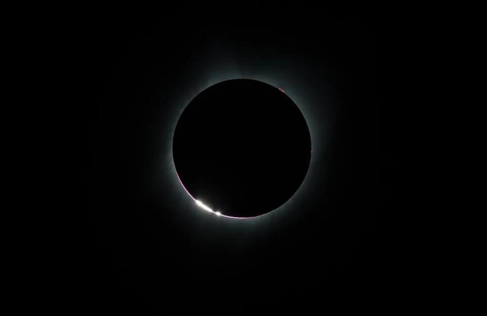 Baily’s Beads appear as the Moon makes its final move over the Sun during the total solar eclipse on Aug. 21, 2017 above Madras, Oregon.<br>Credit: NASA/Aubrey Gemignani