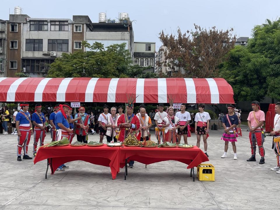 除於都會區辦理歲時祭儀外，新北原民局同時也鼓勵新北市族人回鄉參加歲時祭儀，學習原生部落傳統文化。   圖：新北市原民局提供