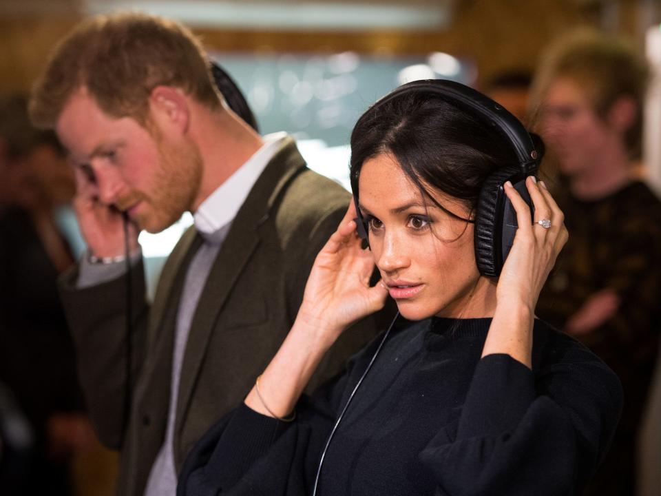 meghan markle headphones