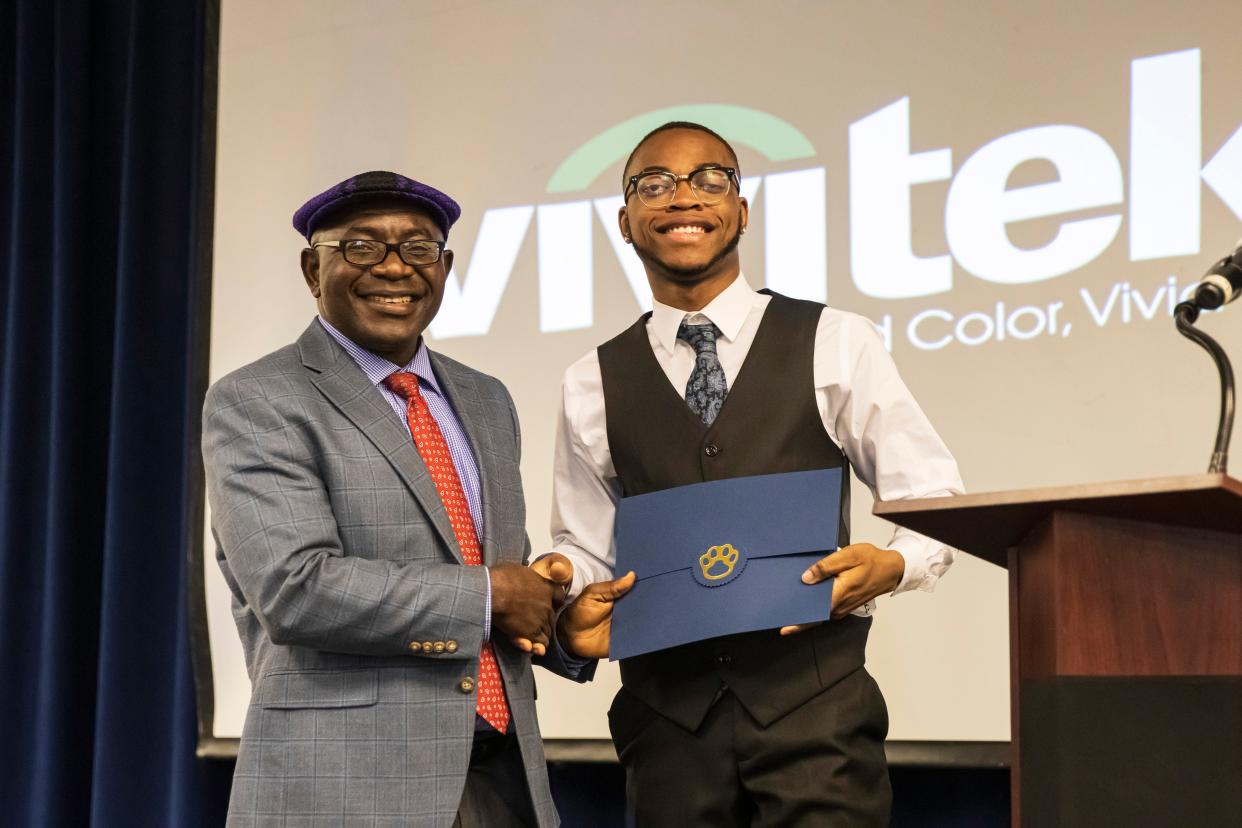 Stillman senior psychology major Da'Jon Stoudemire is congratulated by Dr. David Ngong, chair of Stillman’s Department of Religion and Theology, following Stoudemire’s first-place finish in the Three-Minute Thesis competition during Stillman’s annual research symposium in March.