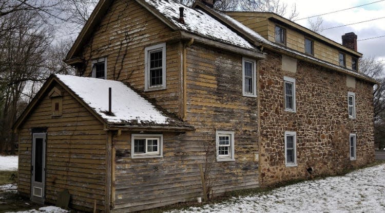 The last building of the lost crossroads village of Cuckold-Town in Middletown, is no more.