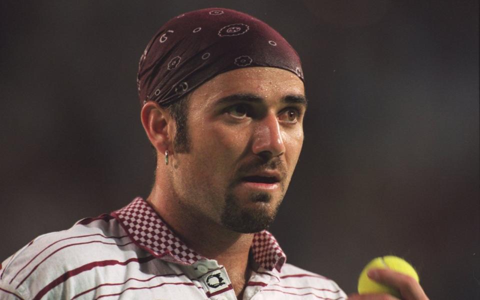 Freibeuter auf dem Centre Court: Andre Agassi, hier 1995 mit sogenanntem Henriquatre-Bart, war immer etwas verwegener unterwegs als seine Tennis-Kollegen. (Bild: Clive Brunskill/Allsport/Getty Images)