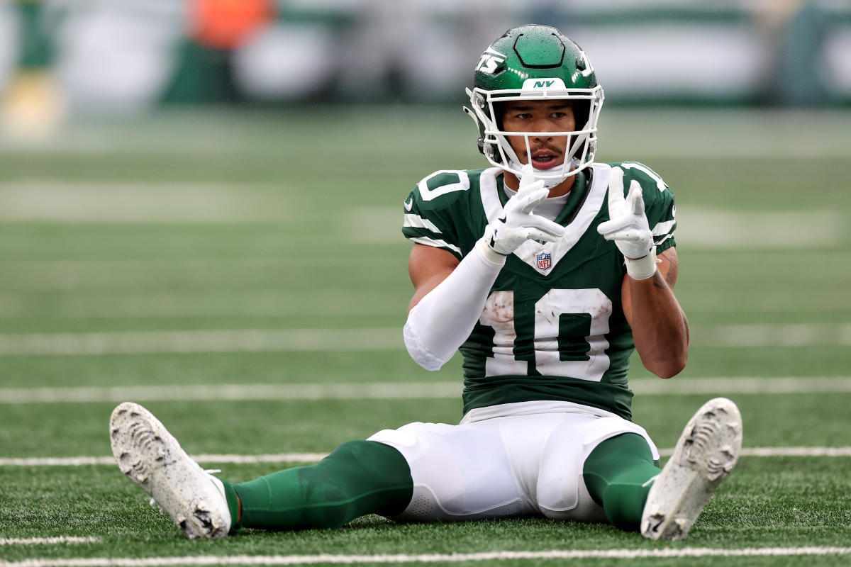 Jets’ Allen Lazard likely to appeal NFL fine for finger-gun celebration; Cowboys’ CeeDee Lamb penalized for taunting and “violent gesture.”