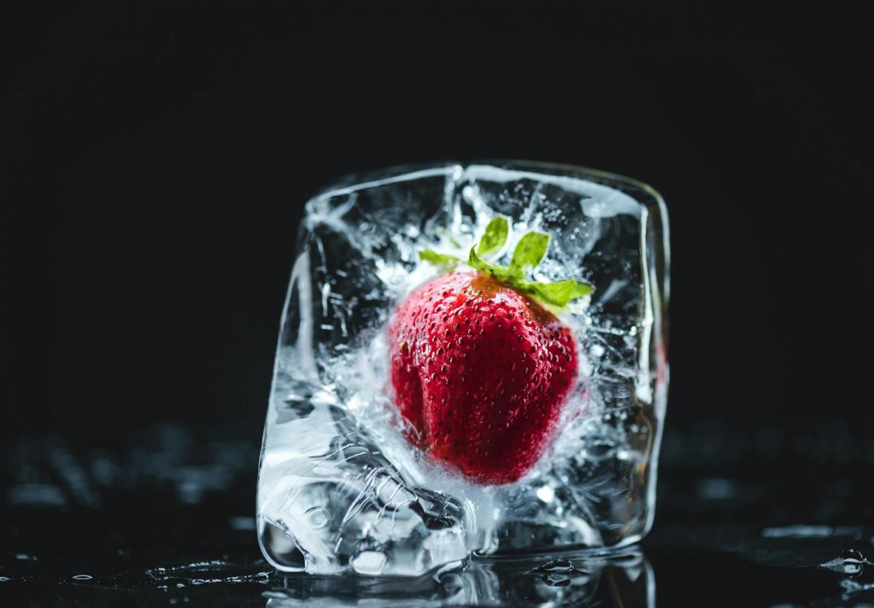 <a href="https://www.shutterstock.com/es/image-photo/close-view-gourmet-ripe-strawberry-frozen-695690461" rel="nofollow noopener" target="_blank" data-ylk="slk:LightField Studios/Shutterstock;elm:context_link;itc:0;sec:content-canvas" class="link ">LightField Studios/Shutterstock</a>