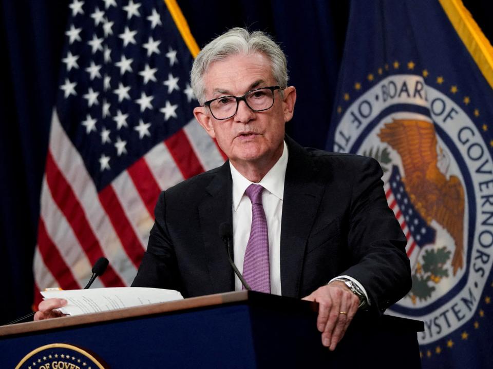 Jerome Powell speaks at a Fed meeting