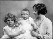 <p>Princess Elizabeth poses with her mother, Queen Elizabeth, and her newborn baby sister, Princess Margaret, in an official palace portrait. </p>
